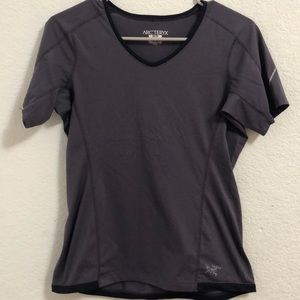Arc’teryx purple short sleeve top